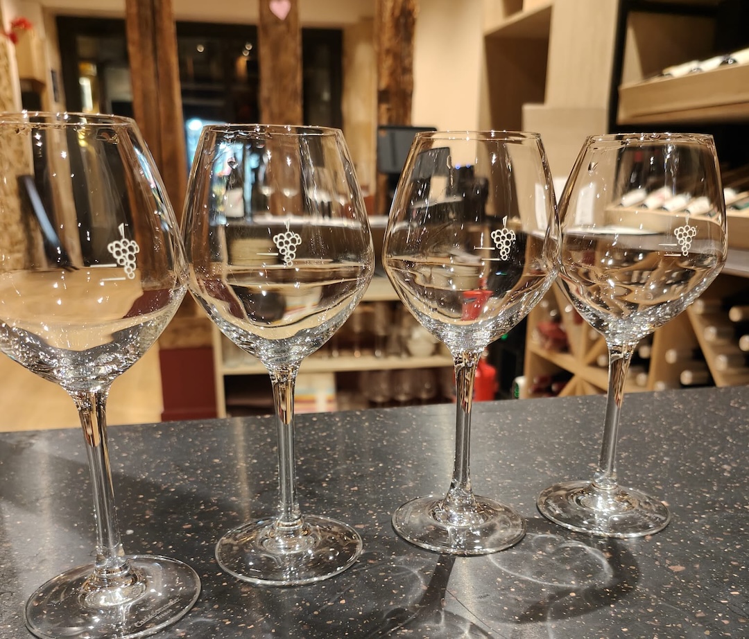 Verres de vin lors d'une dégustation